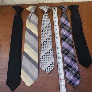 Bundle of 5 clip-on ties
